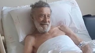 Kalça kemiği kırılan usta sanatçı ameliyat oldu