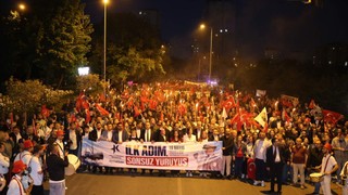 Küçükçekmece'de 19 Mayıs coşkusu sokaklara taştı