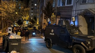 Eli silahlı psikopat önce etrafa, ardından da polise ateş açtı