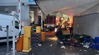 İstanbul'da kapalı pazar yerine kimyasal saldırı!