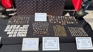 Yurt dışına kaçıracaklardı... İstanbul'da ''padişah fermanı'' ele geçirildi