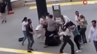 AVM önünde kadınların saçsaça başbaşa kavgasında kıyamet koptu!
