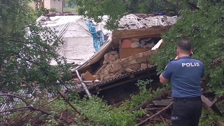 Malatya'da tek katlı ev çöktü: Yaralılar var