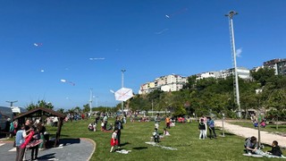Bandırma'da festival coşkusu: Uçurtmalar gökyüzünü renklendirdi