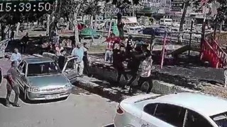 Çocuk parkında bir kadına çocuklarının gözü önünde saldırı!