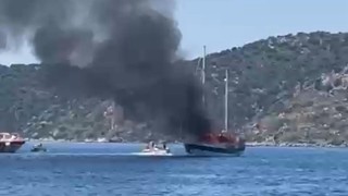 Ünlü tatil cennetinde iki kez yangın çıkan tekne suya gömüldü