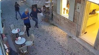 Ünlü iş insanı Çeşme'de restoranda silahlı saldırıya uğradı