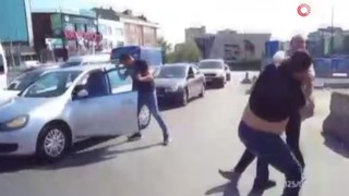 İstanbul trafiğinde 2 magandanın kavgasında hamile kadın arada kaldı!