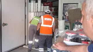 Skandal! Depodan tonlarca tarihi geçmiş gıda fışkırdı!