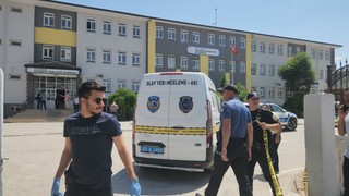 Tüfekle okulu basıp, öğretmeni öldürdü!