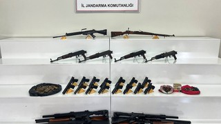 Akılalmaz operasyon kamerada: Her taşın altından bir silah çıktı!