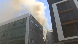 İstanbul'da iş merkezinde korkutan yangın