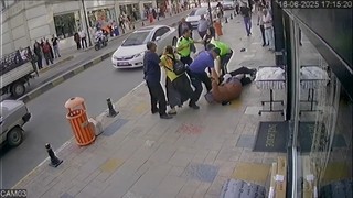 Kadınların saç saça baş başa meydan kavgasını polis bile ayıramadı!