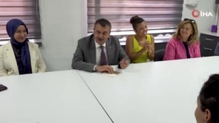 Kadın öğretmenden okullarına gelen Milli Eğitim Bakanı Tekin'e ilginç sözler