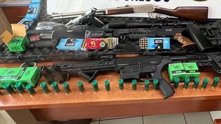Evinden keskin nişancı tüfeği çıktı; serbest bırakıldı