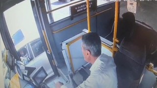Özel halk otobüsü şoförüne kurşun yağdırdı