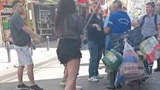 Sokak ortasında ''sen misin polise, askere küfür eden'' dayağı! Sokağı savaş alanına döndü!