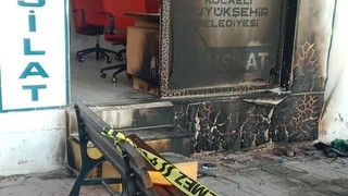 Belediyeye ait tahsilat ofisi kundaklandı