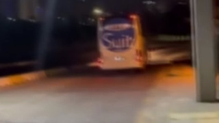 Yolcu otobüsünde skandal: Kadın yolcuyu döve döve araçtan indirip, sokak ortasına terk ettiler!