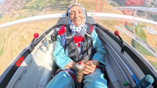 Türkiye'nin 83 yaşındaki ''süper nine''si havalandı: Yüzlerce metre yükseklikte unutulmaz anlar...