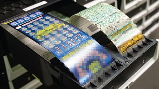 Çöpten çıkardığı kazı kazan biletini kontrol etti, sevinçten ağladı!