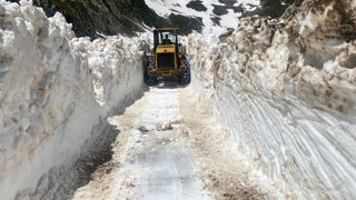 Yeşil cennete yaz gelmedi: Hala her yerde kar var!
