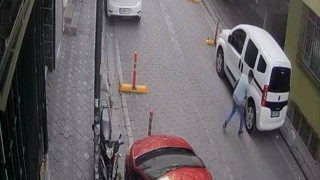 Elinde bıçakla sokak sokak dolaşıp araçların lastiklerini patlattı