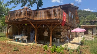 Atalarından kendine miras kalan 8 asırlık eşsiz evi restore edip turizme açtı
