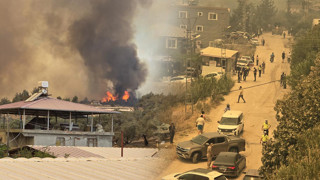 Şimdi de Hatay yanıyor! Alevler evlere sıçradı, yüzlerce vatandaş tahliye edildi