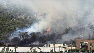 Tatil cenneti Bodrum'da yangın paniği: AVM tahliye edildi