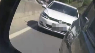 Orman yangınına giden itfaiye araçlarına, çalan sirenlere rağmen yol vermedi!