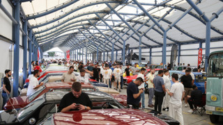 Geleceğe Dönüş filmi gibi... Klasik otomobil tutkunları İstanbul'da buluştu!