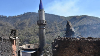 İzmir Ödemiş'teki yangın felaketinde bir mahalle küle döndü!