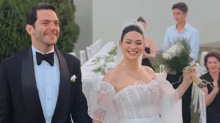 Güzel oyuncu büyük sürprizi nikahında açıkladı: ''Hamileyim!''