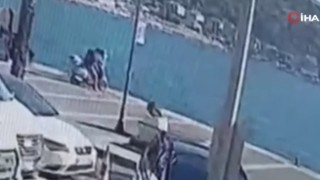 Çeşme sahilinde bir kişi motosikletiyle denize uçtu! Akılalmaz kaza saniye saniye kamerada
