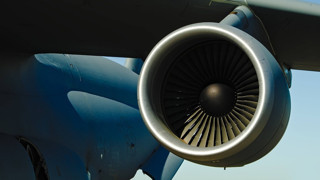 Havalimanı apronunda kan donduran olay!