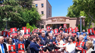 CHP'li vekillerden protesto! Sloganlarla Adalet Bakanlığı'na yürüdüler