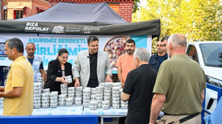 Beşiktaş Belediyesi'nden vatandaşlara aşure ikramı