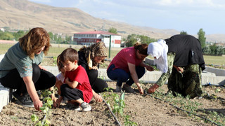 Onlarca kadın her sabah bu bostanda buluşuyor: 9 kadınla başladı, 40 kadına ulaştı!