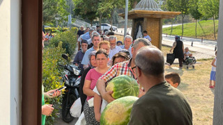 Fiyat farkı isyan ettirdi! Belediye vatandaşlara ücretsiz dağıttı