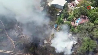 İstanbul'da korkutan yangın: Evlere sıçradı, 2 gecekondu küle döndü!
