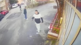 Kuaförde başına çizik atan arkadaşına dehşeti yaşattı