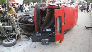 Ehliyetsiz trafik canavarı ortalığı savaş alanına çevirdi