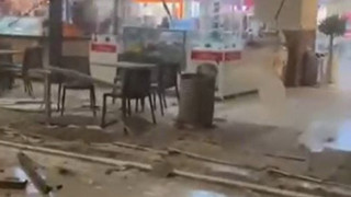 İstanbul'un dev AVM'sinde asma tavan çöktü; yaralılar var!