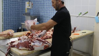 Selçuklu'dan beri böyle... Kasaplar büyülerden korunmak için tek tek kırıyor...