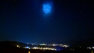 Gökyüzünde beliren gizemli mavi ışığın gizemi çözüldü