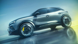 Opel'in en sevilen SUV'u hem elektriklendi hem de sportif bir görünüm kazandı!