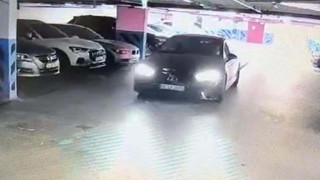 Valenin 7 milyonluk kazası kamerada! Lüks araç perte çıktı