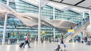 Londra'da hava sahası tamamen kapatıldı