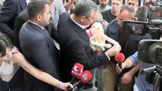 Özel'den Erdoğan'a oyuncak ahtapot göndermesi: ''Erdoğan'ın avukatı bu''